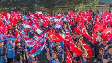 Trabzonspor’da başkan Ahmet Ağaoğlu’dan öğrencilere 10 bin forma hediye!